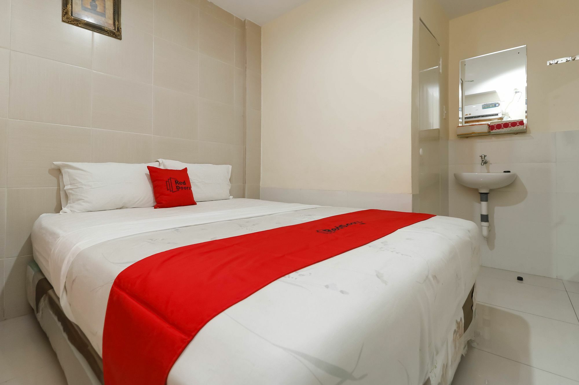 Reddoorz Near Maimun Palace 棉兰 外观 照片